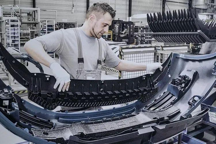 裁員、關(guān)停、外流,德國汽車工業(yè)怎么了?