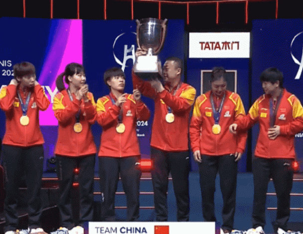 陳夢頒獎時兩次讓c位