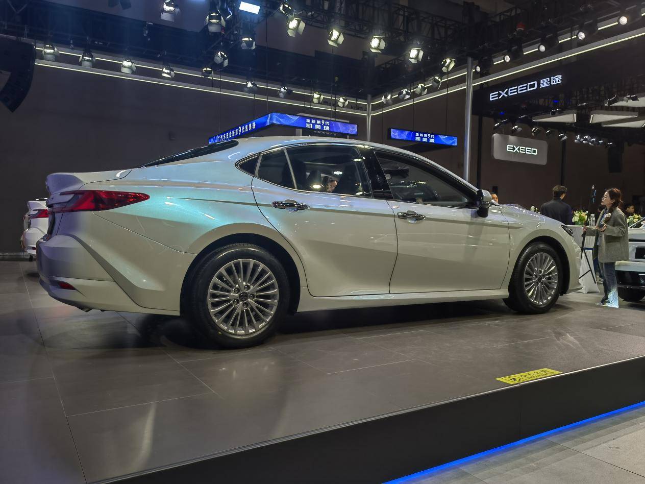 第九代凱美瑞終于開賣,選雙擎混動不到18萬