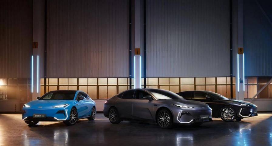 吉利銀河E8兩驅龍騰版+四驅龍騰版正式發布,售價16.58w起啦