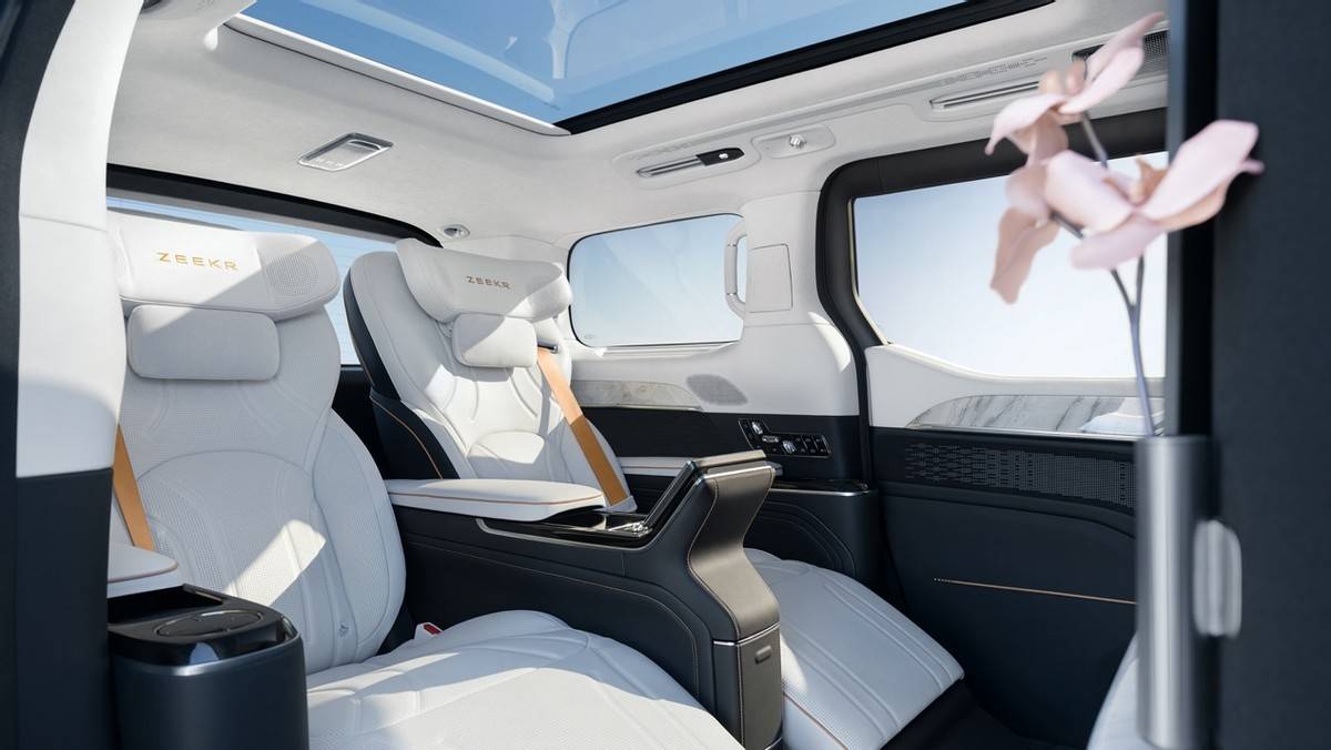 極氪009光輝開(kāi)啟純電四座超豪華MPV時(shí)代,售價(jià)78.9萬(wàn)元起