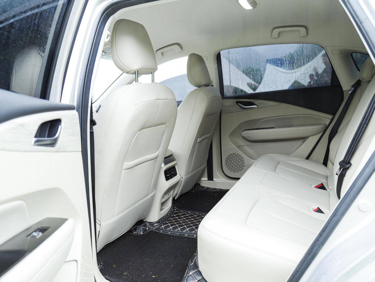 五菱星光純電版貴陽(yáng)品鑒會(huì) 城市通勤車?yán)@不過(guò)的選項(xiàng)