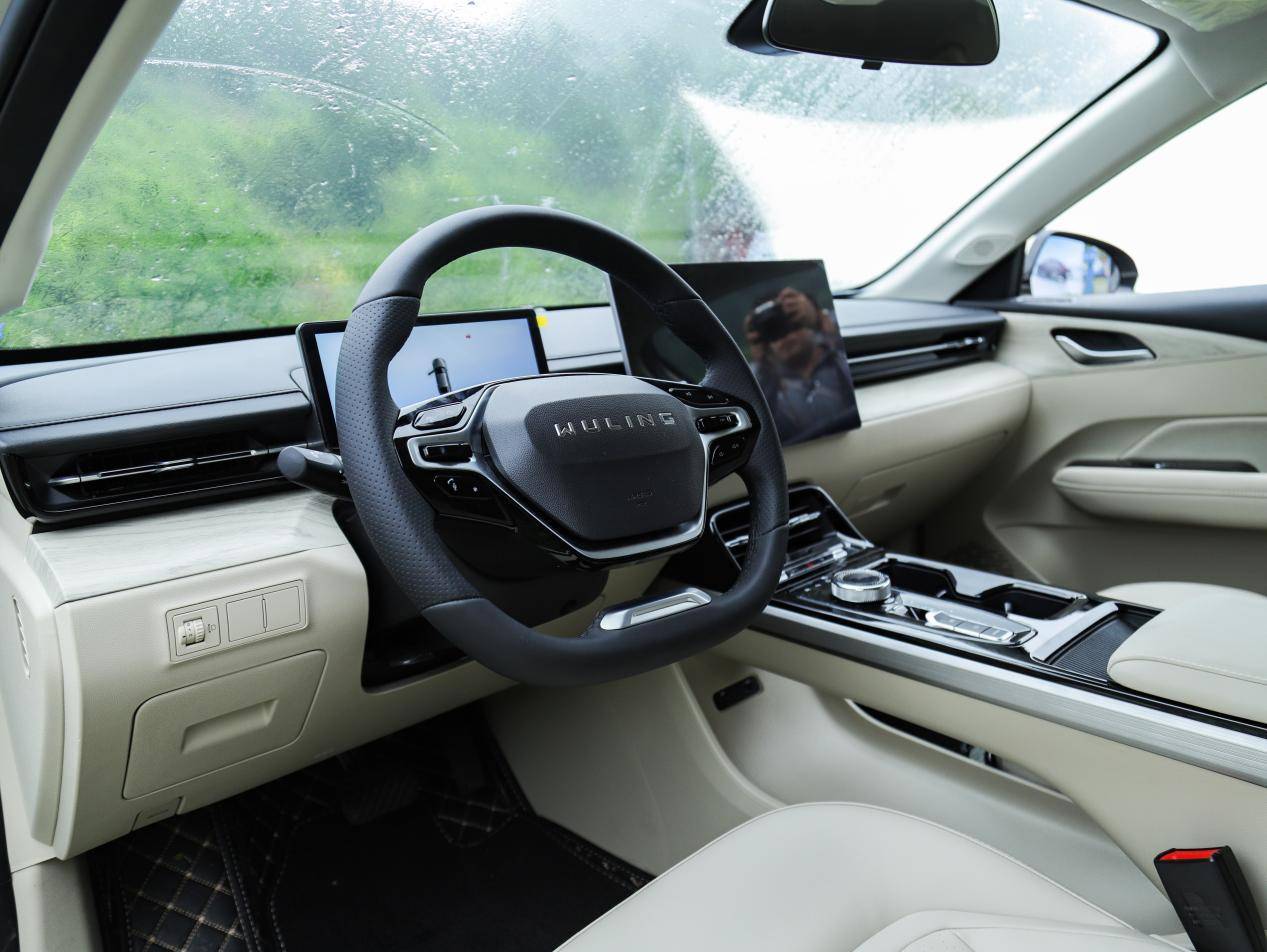 五菱星光純電版貴陽(yáng)品鑒會(huì) 城市通勤車?yán)@不過(guò)的選項(xiàng)