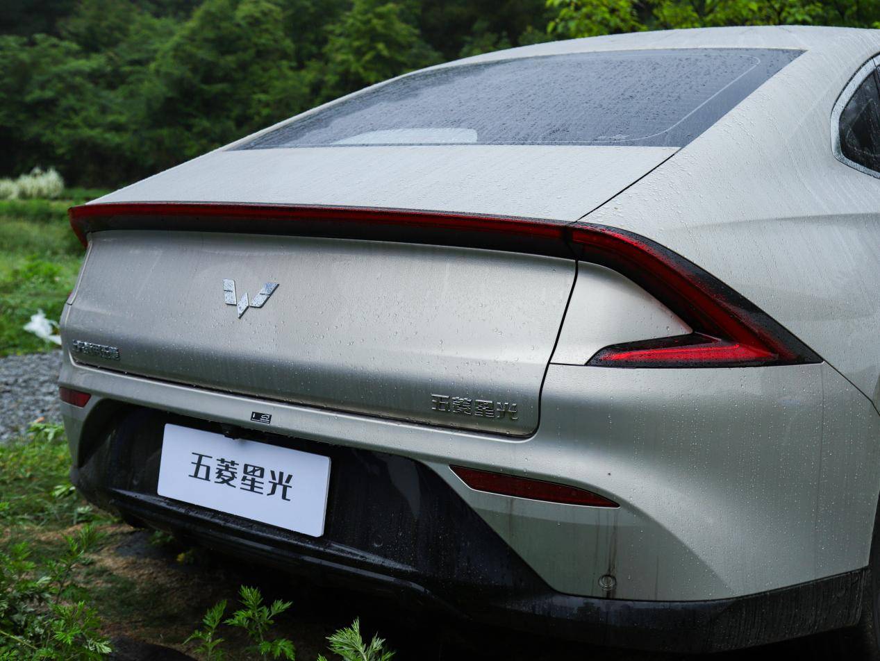 五菱星光純電版貴陽(yáng)品鑒會(huì) 城市通勤車?yán)@不過(guò)的選項(xiàng)