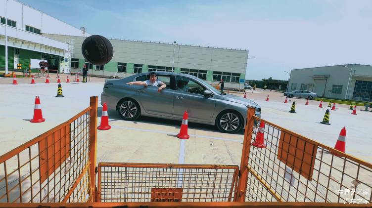 “良心車 神龍造”硬控全場 “六龍座駕”駕控體驗營燃擎開戰