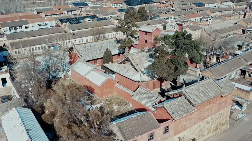 69歲的他,決定回鄉一個人守寺