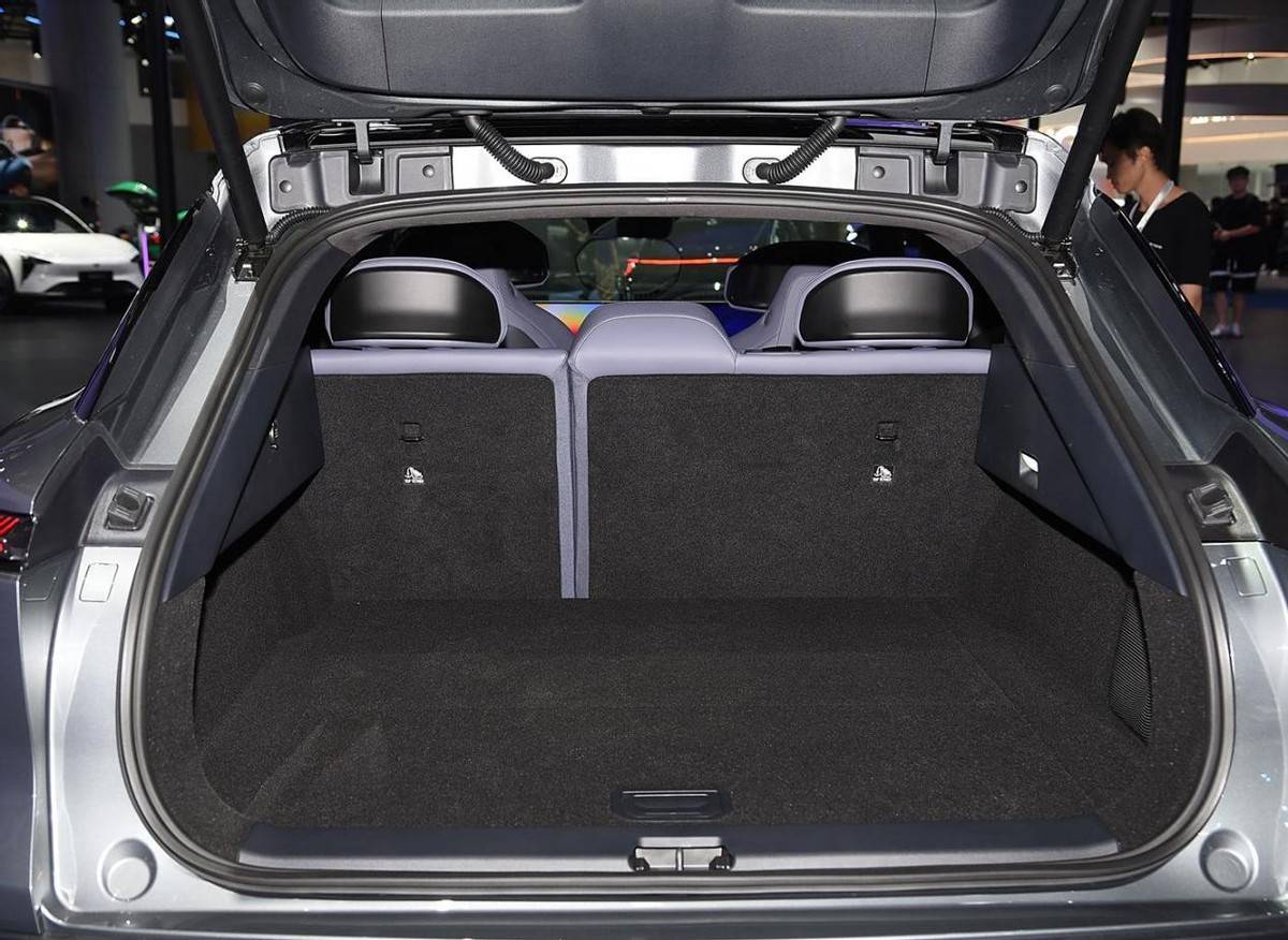 科幻座艙+超大空間,很多人看完極越01后直呼:樂(lè)道L60不香了!