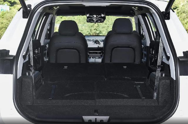 后排放倒能放床，大五座空間布局，瑞虎8 PLUS是不是同價位優選？-有駕