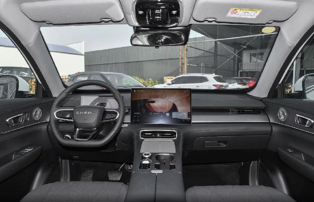 后排放倒能放床，大五座空間布局，瑞虎8 PLUS是不是同價位優選？-有駕