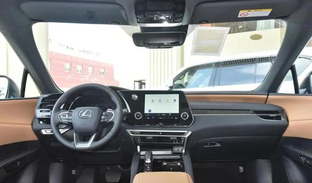 雷克薩斯也走親民路線，2.0T版本的RX，起售價只要35萬-有駕