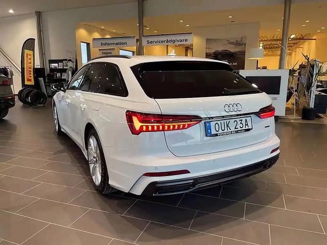 實拍奧迪A6旅行版，白色漆面更加時尚-有駕