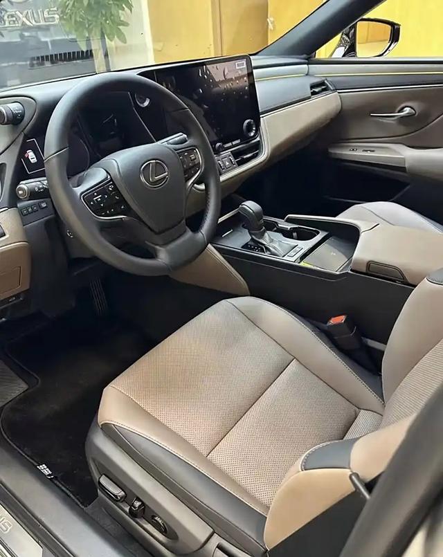 25款雷克薩斯ES閃亮登場，不足30W配貫通尾燈-有駕