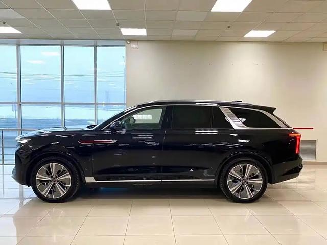 紅旗E-HS9霸氣登場，豪華大氣的設計，競爭凱雷德-有駕