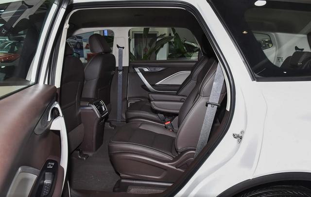 定位緊湊型MPV，13.78萬起售，睿藍8體驗如何？-有駕