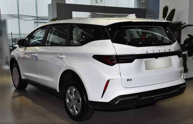 定位緊湊型MPV，13.78萬起售，睿藍8體驗如何？-有駕