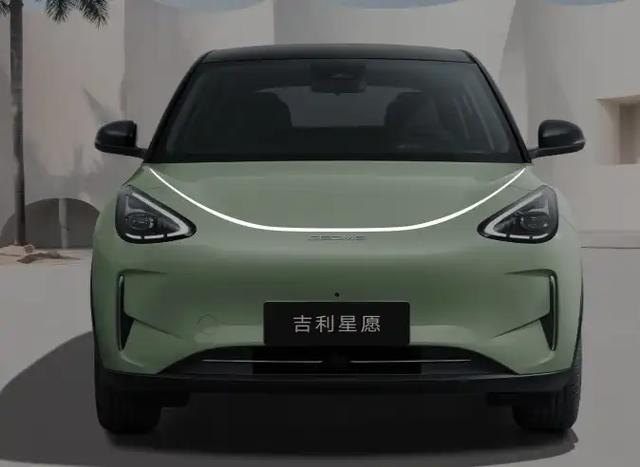 吉利造了一輛唯美新車！外觀酷似奔馳，配前后獨懸僅7.88萬起-有駕