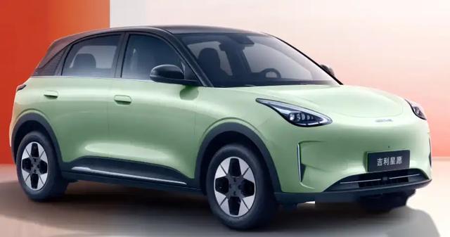 吉利造了一輛唯美新車！外觀酷似奔馳，配前后獨懸僅7.88萬起-有駕