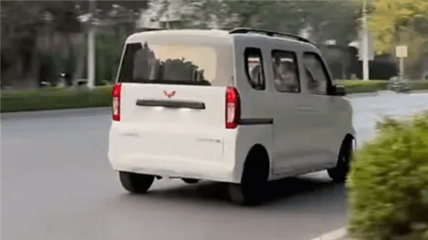 中國人自己的K-car!五菱之光EV亮相街頭:預計明年上市 中國人自己的K-car!全新五菱之光EV亮相街頭:預計明年上市開售