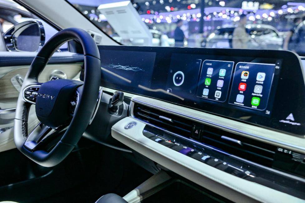 風云A8超能混動新車亮相,傳統車企新能源之戰能否一雪前恥?