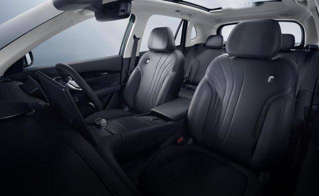 舒服哥又成功了!寶騰“銀河E5” 換上新車標,叫板特斯拉Model Y