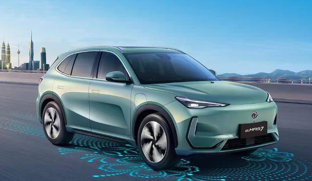 舒服哥又成功了!寶騰“銀河E5” 換上新車標,叫板特斯拉Model Y