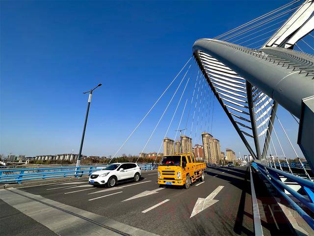 無人機“表演秀”,緣何閃耀鄭州航空港的夜空?