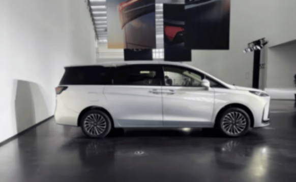 全新別克GL8陸尚24.99萬起,打比亞迪夏沒毛病