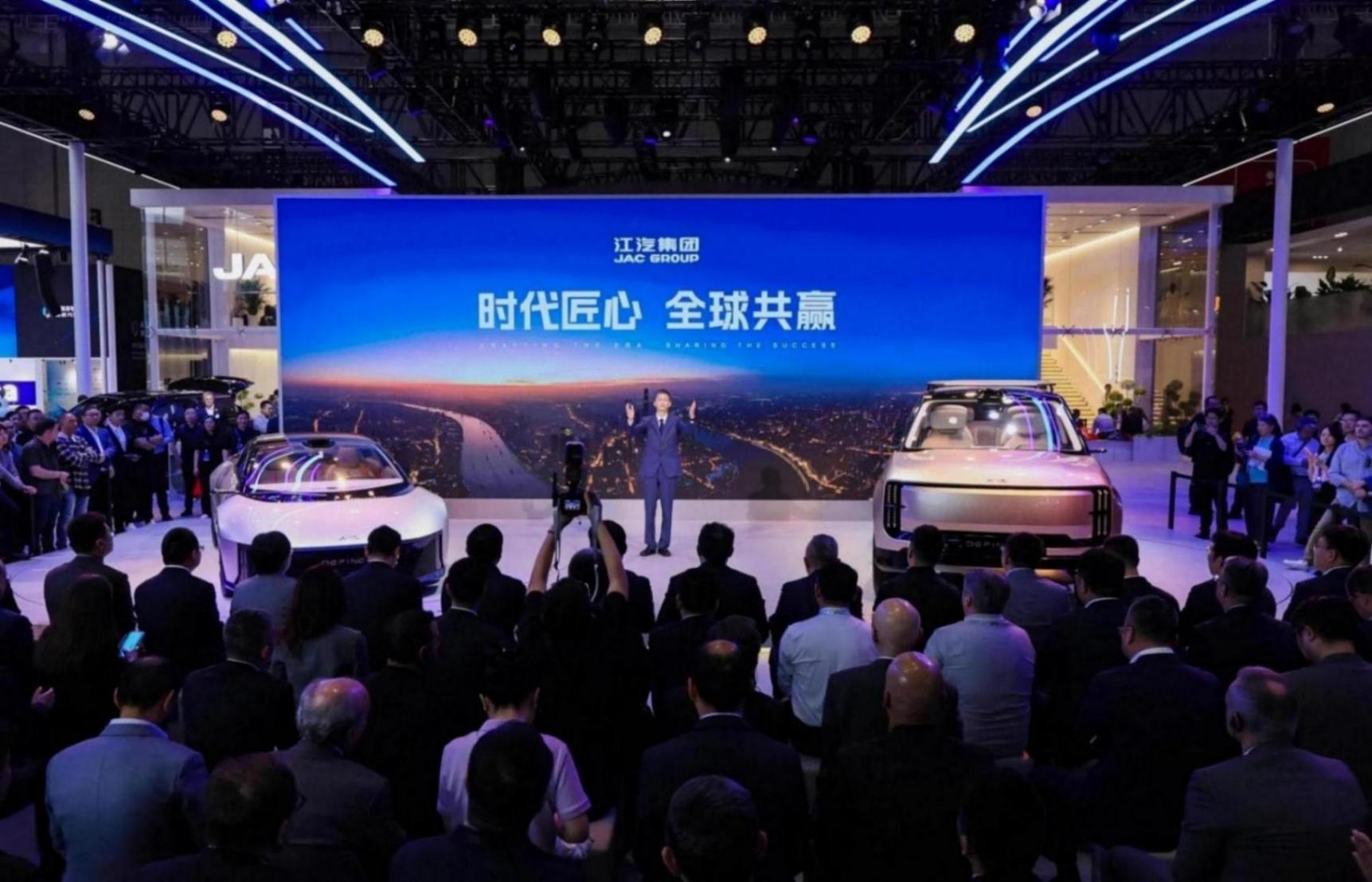 DEFINEX/S首發(fā)、尊界S800登場,江汽集團(tuán)上海車展“秀肌肉”