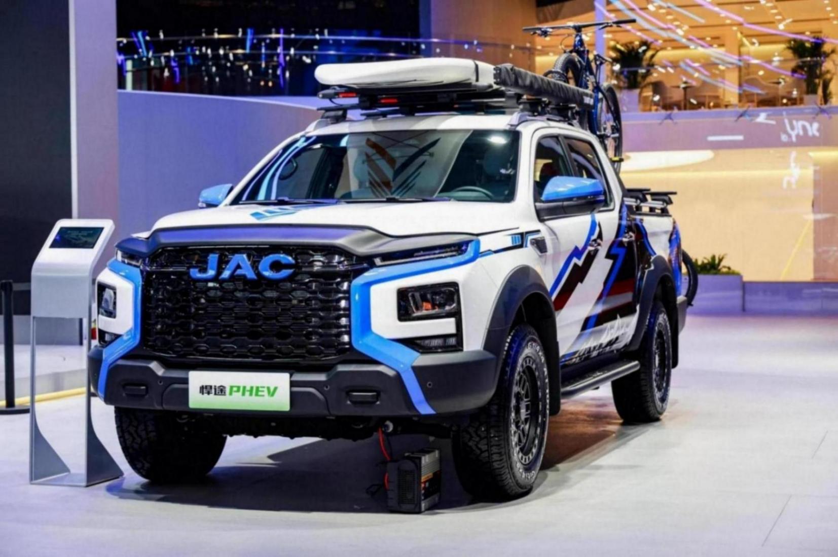 DEFINEX/S首發(fā)、尊界S800登場,江汽集團(tuán)上海車展“秀肌肉”