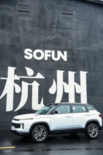 當汽車駛?cè)氤蓖婺翀觯萝嚢l(fā)布會玩成「甜蜜派對」