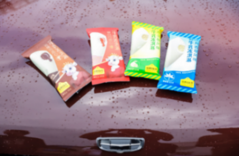 當汽車駛?cè)氤蓖婺翀觯萝嚢l(fā)布會玩成「甜蜜派對」