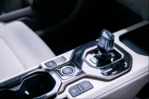 當汽車駛?cè)氤蓖婺翀觯萝嚢l(fā)布會玩成「甜蜜派對」