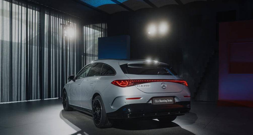 奔馳首款純電獵裝來了,761km續航+三聯屏夠香嗎?