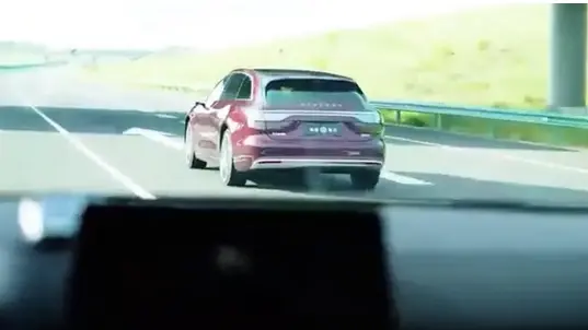  余承東現身享界S9T試駕現場：展示智慧電門、尾門功能