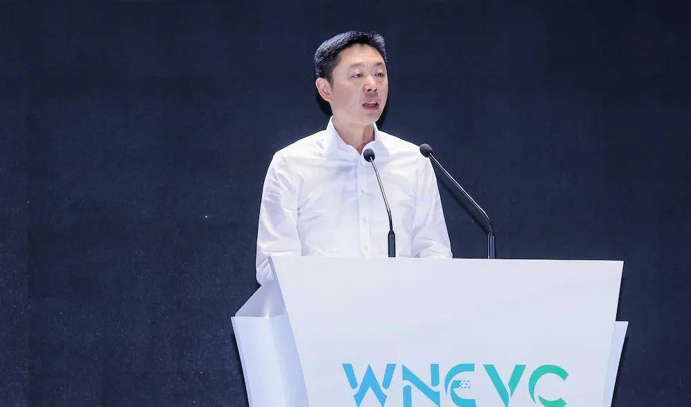 李書福繼續向內動刀,把智駕交給了印奇和王軍!