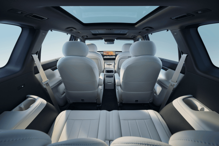 東風奕派eπ008六座版:17萬級家用SUV的“技術(shù)流”破壁者