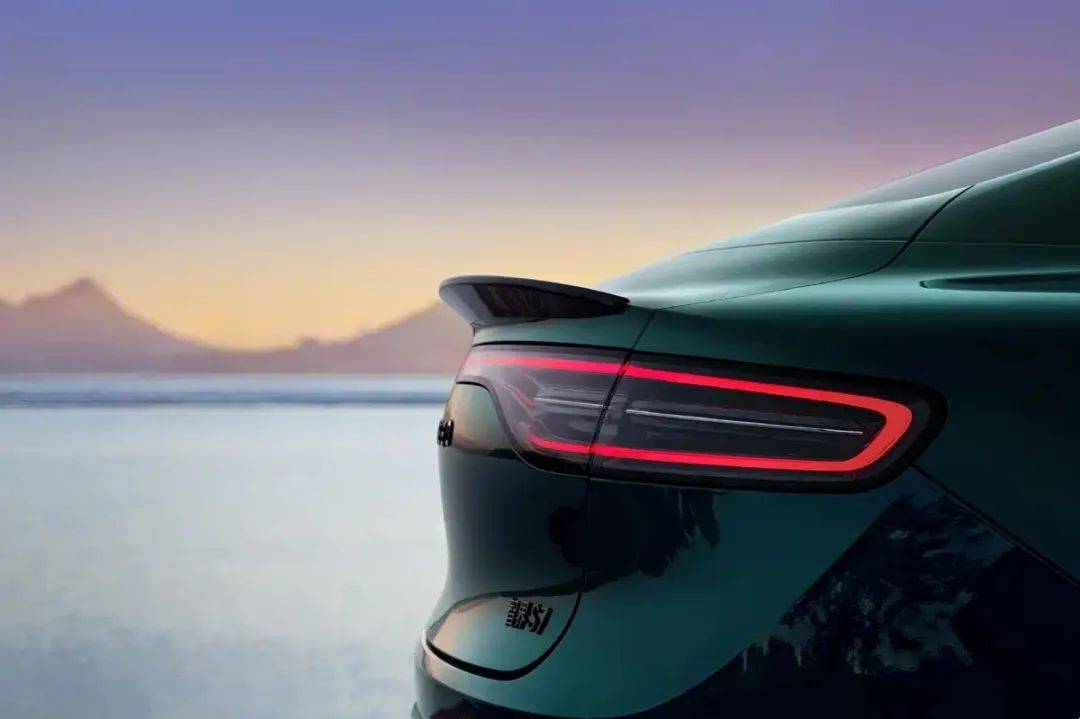 華為乾崑智駕,零重力座椅+空懸,豪華舒適再升級!