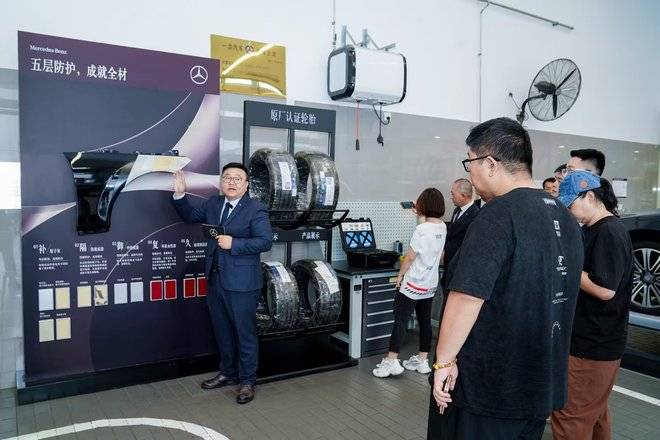 奔馳始終恪守追求卓越的品牌基因,將前沿科技、數字化工具與客戶洞察融入產品與服務,持續引領豪華出行風潮