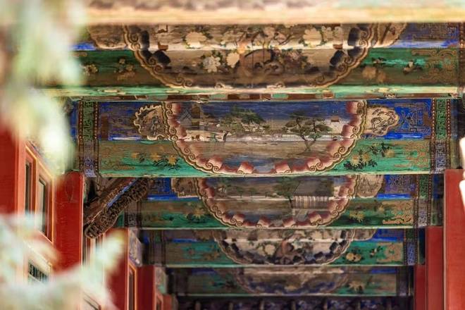 奔馳始終恪守追求卓越的品牌基因,將前沿科技、數字化工具與客戶洞察融入產品與服務,持續引領豪華出行風潮