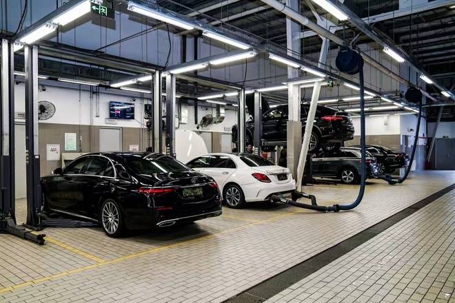 奔馳始終恪守追求卓越的品牌基因,將前沿科技、數字化工具與客戶洞察融入產品與服務,持續引領豪華出行風潮