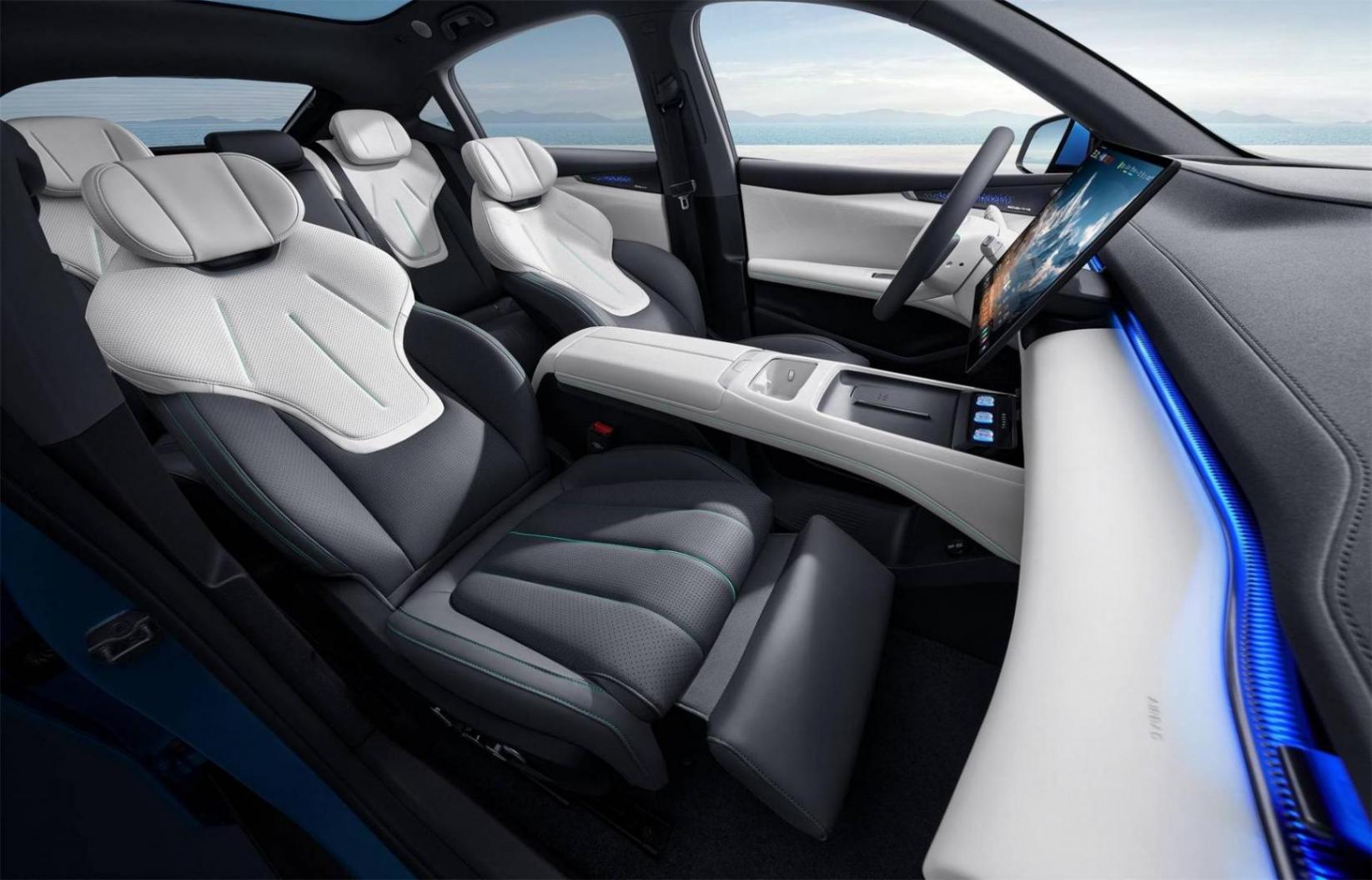 15萬級智能家轎新標桿:深藍L07憑什么讓消費者心動?