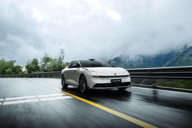 領(lǐng)克 10 EM-P AI 電混:以智能定義中高端混動(dòng)價(jià)值標(biāo)準(zhǔn)