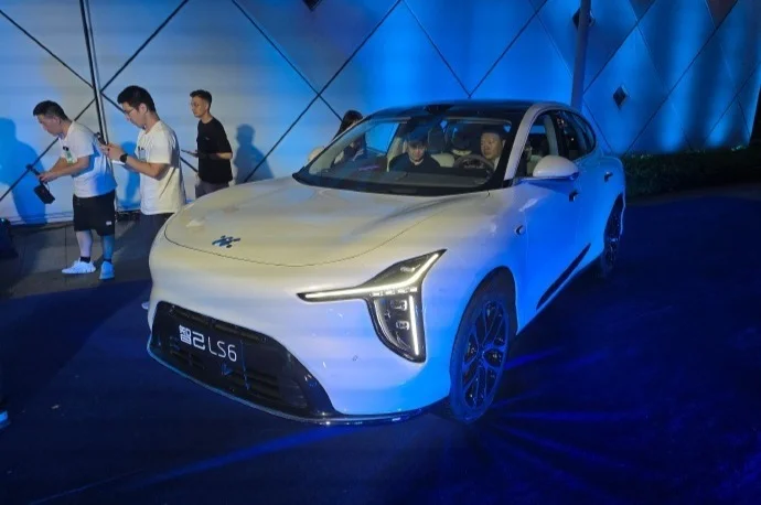 新一代智己LS6上市:起售價20.99萬,搭載800V超快充+智慧四輪轉向 新一代智己LS6上市:起售價20.99萬,搭載800V超快充+智慧四輪轉向