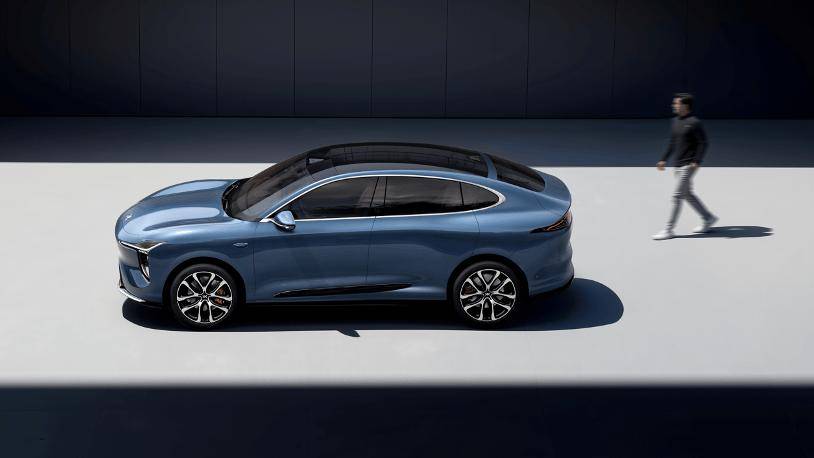 30分鐘訂單破萬,新一代智己LS6掀翻“插電油”