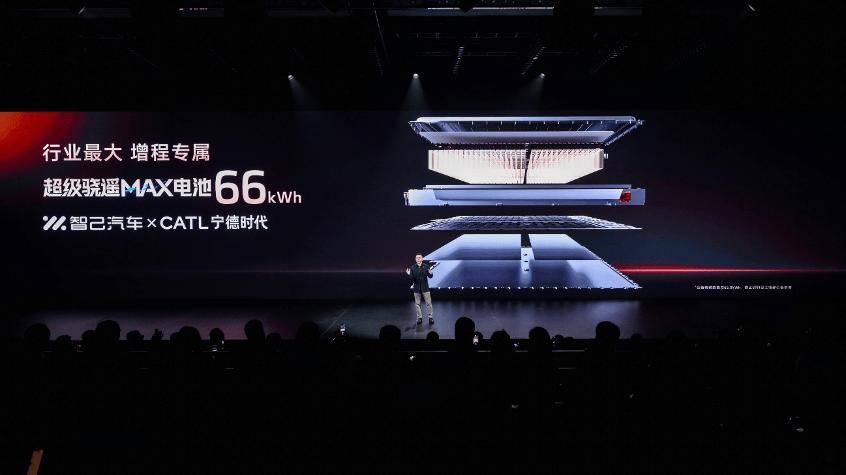 30分鐘訂單破萬,新一代智己LS6掀翻“插電油”