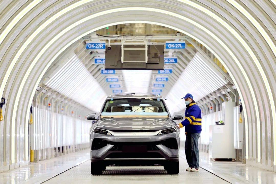 8月14日,比亞迪鄭州賽車場正式開業,王傳福宣布建設全球首批全地形專業賽車場不到兩年時間。