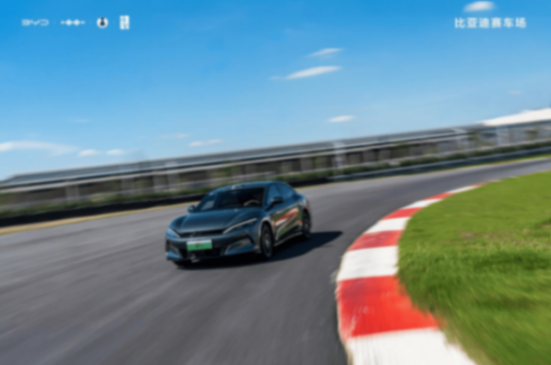 8月14日,比亞迪鄭州賽車場正式開業,王傳福宣布建設全球首批全地形專業賽車場不到兩年時間。