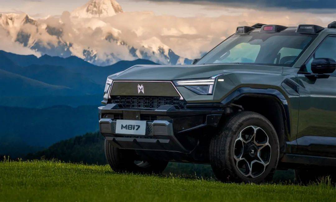 猛士M817上市,其中猛士M817 Pro版上市指導(dǎo)價(jià)31.99萬(wàn)元,猛士M817 Max版上市指導(dǎo)價(jià)34.99萬(wàn)元