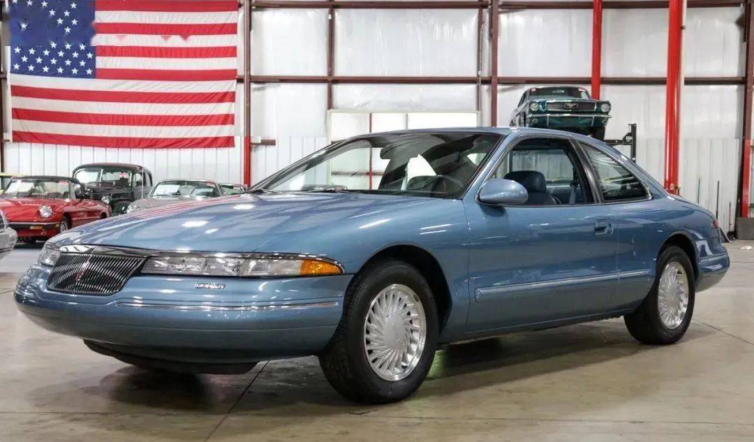 來自漂亮國的西裝友:二代Town Car