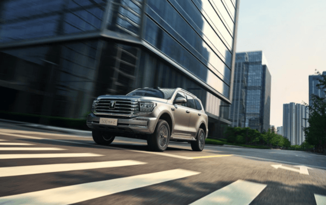 全新坦克500震撼上市:都江堰畔開啟越野新時代,售價33.5萬元起